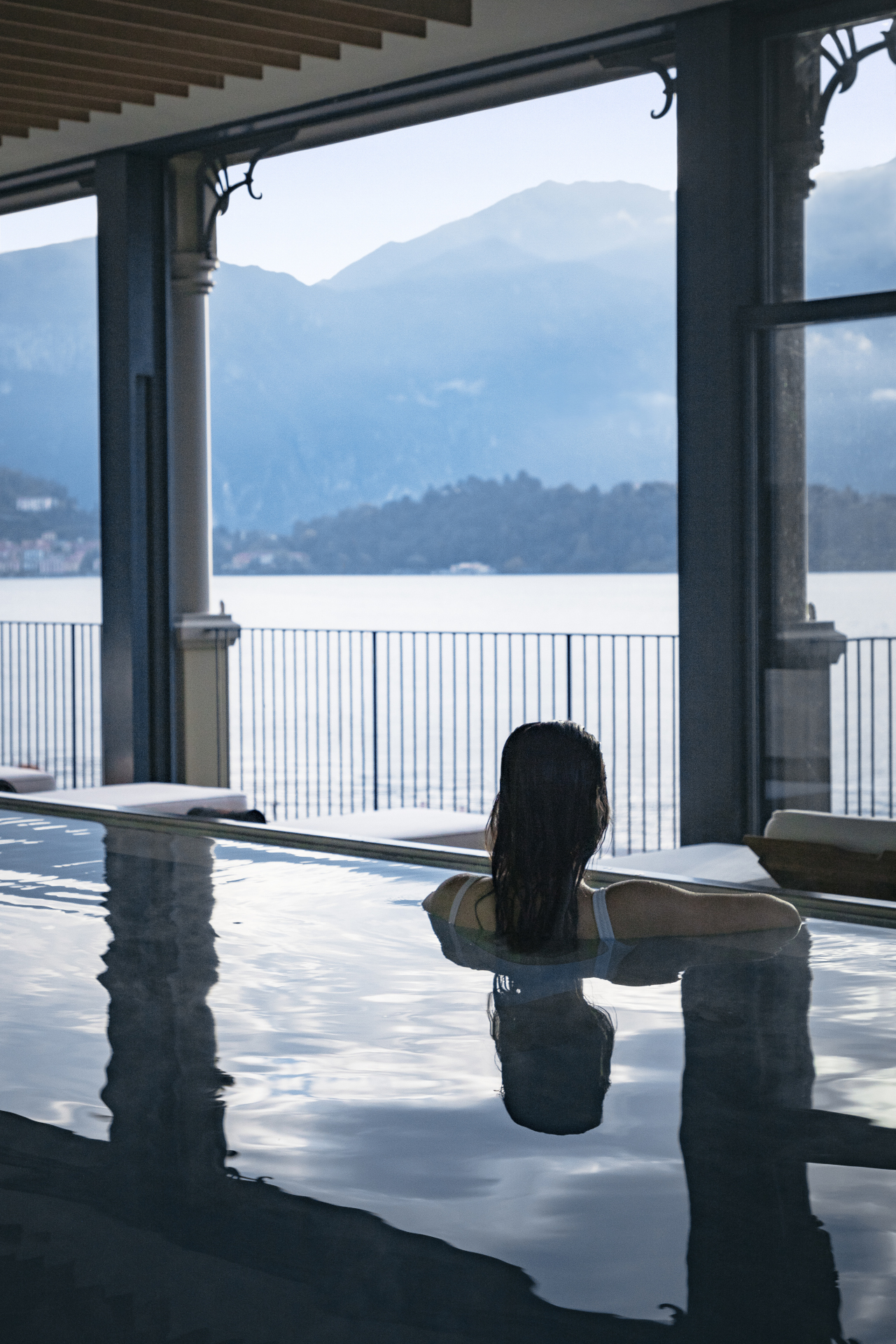 3 Girl In The Infinity Pool